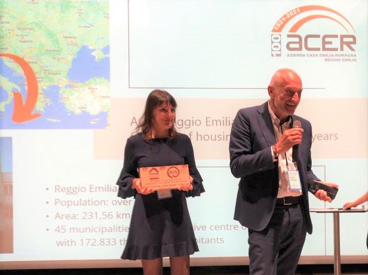 Marco Corradi riceve il riconoscimento per i 100 anni di Acer Reggio Emilia