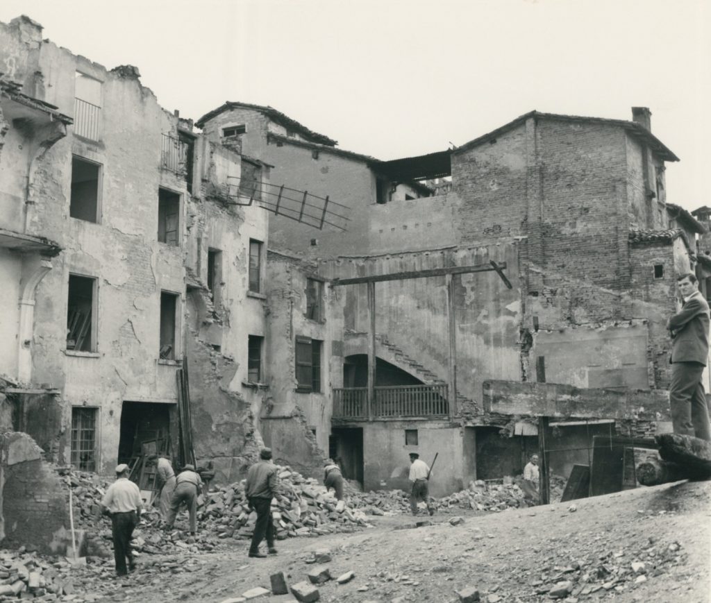 VAIANI - Quartiere ultrpopolare in demolizione